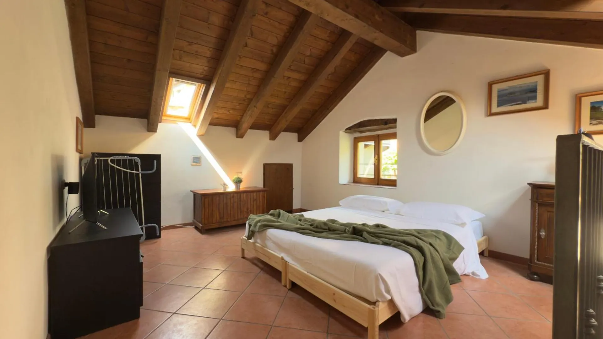 Large Apartment In The Village Near Varenna Perledo Włochy