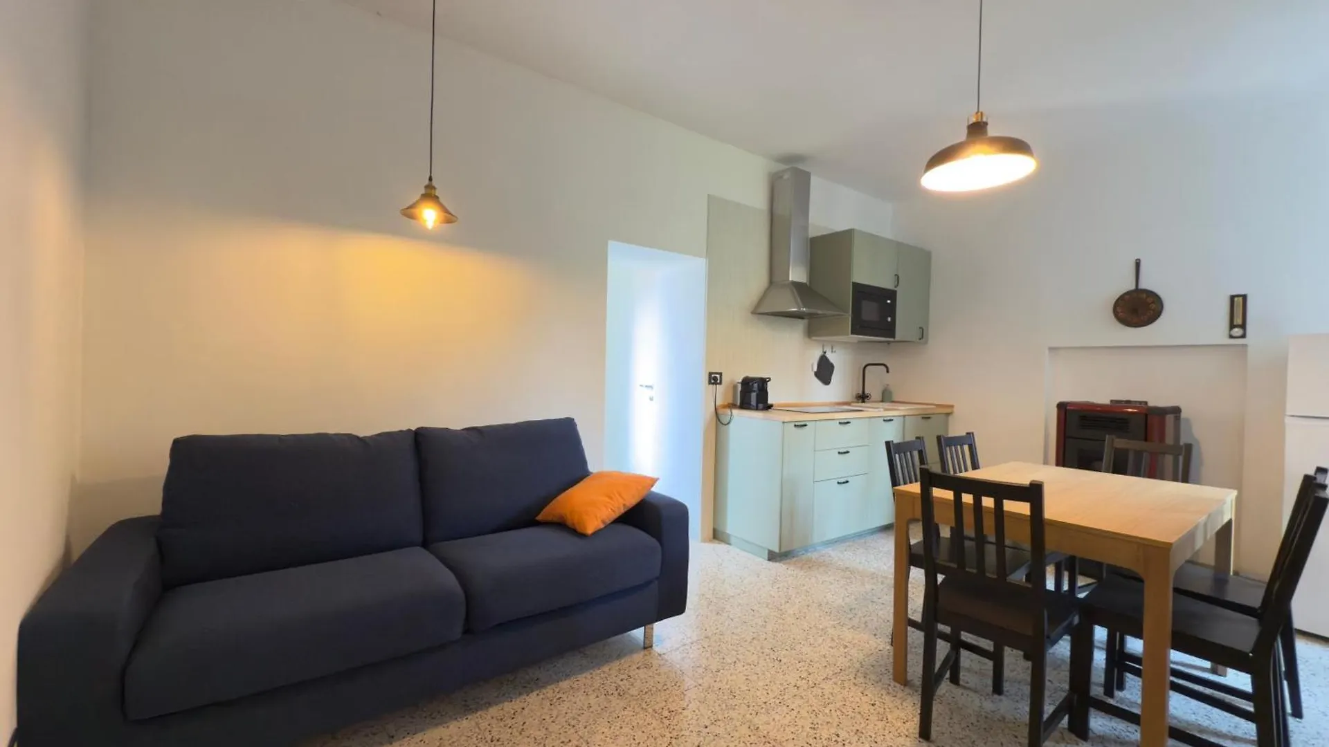 Large Apartment In The Village Near Varenna Perledo Włochy