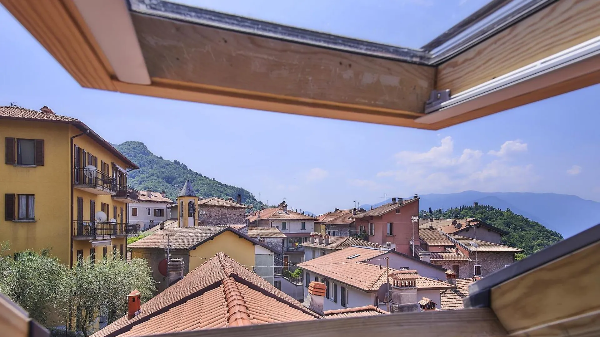 Large Apartment In The Village Near Varenna Perledo