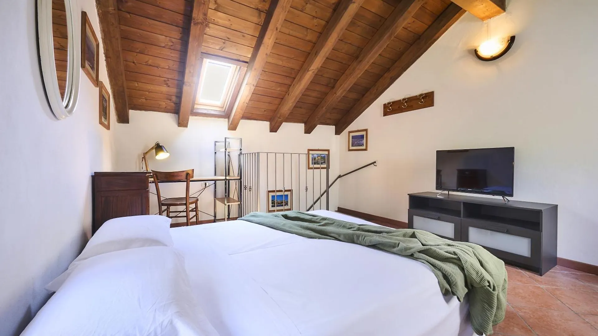 Large Apartment In The Village Near Varenna Perledo