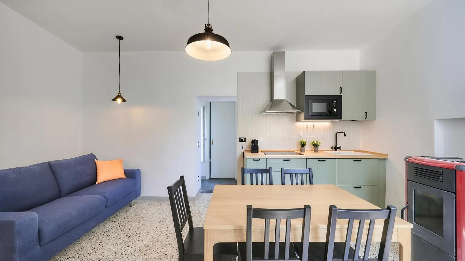 Large Apartment In The Village Near Varenna Perledo