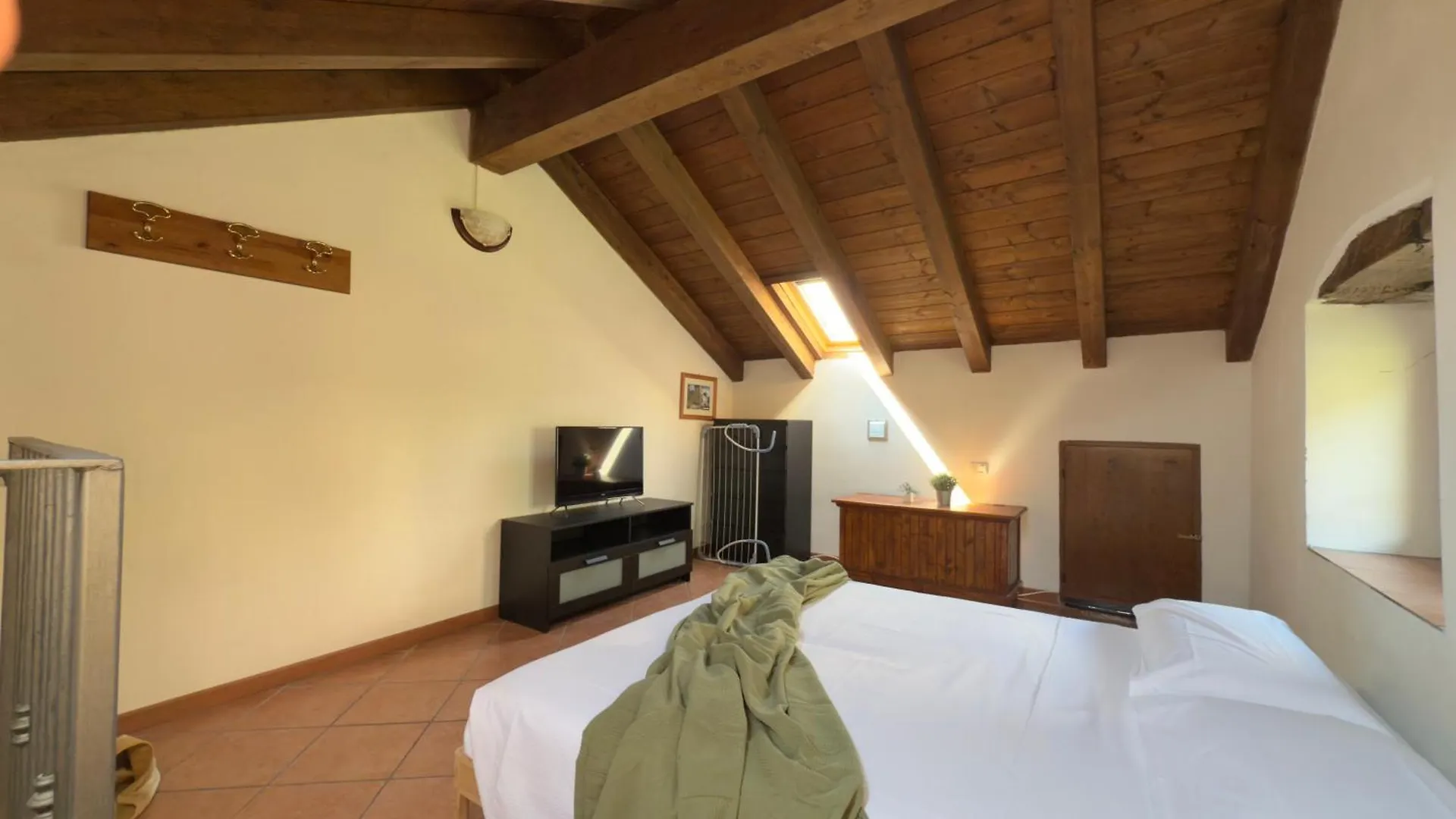 Large Apartment In The Village Near Varenna Perledo