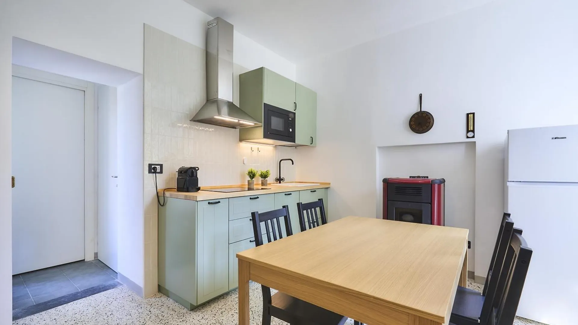 Large Apartment In The Village Near Varenna Perledo